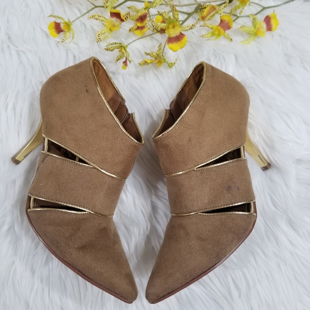 Kathy Van Zeeland Pointed Heel Ankle Boots SIZE 7 M, Tan and Gold Color.